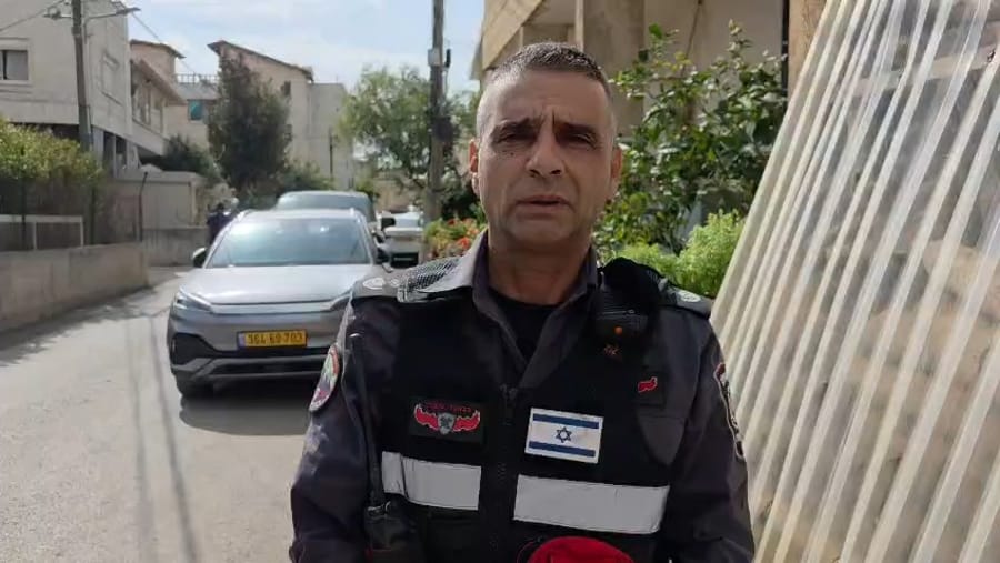 Deputy Golan-Galilee District Commander, Deputy Fire Officer Eli Mor on the fire