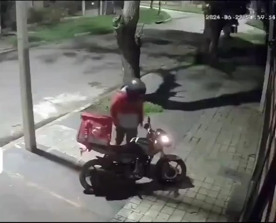 The delivery rider drew a machete from his bag as the two suspects approached