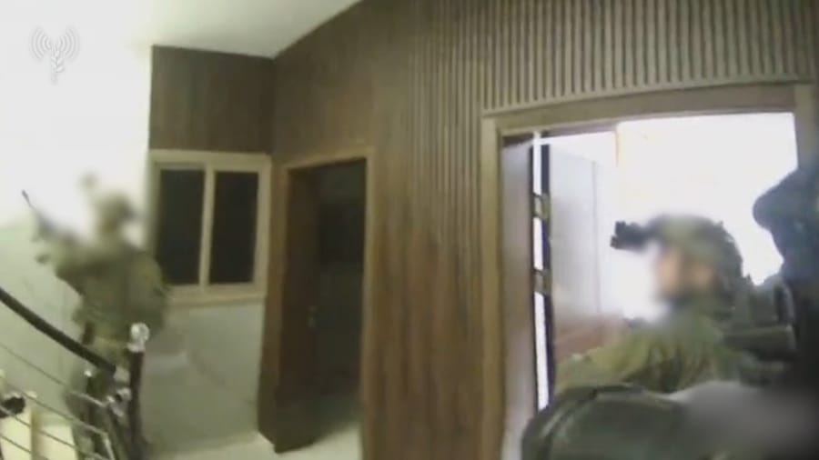 Body camera footage from paratroop reconnaissance unit during terrorist arrests in Menashe Brigade