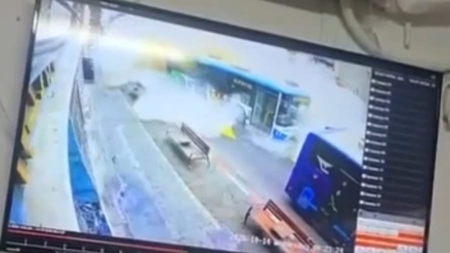 Moment of building collapse in Tel Aviv
