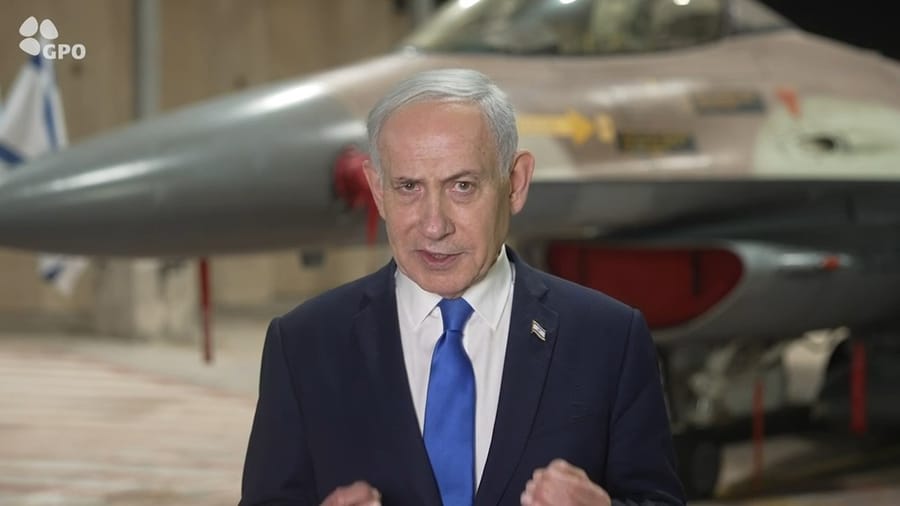 Netanyahu at the air force base