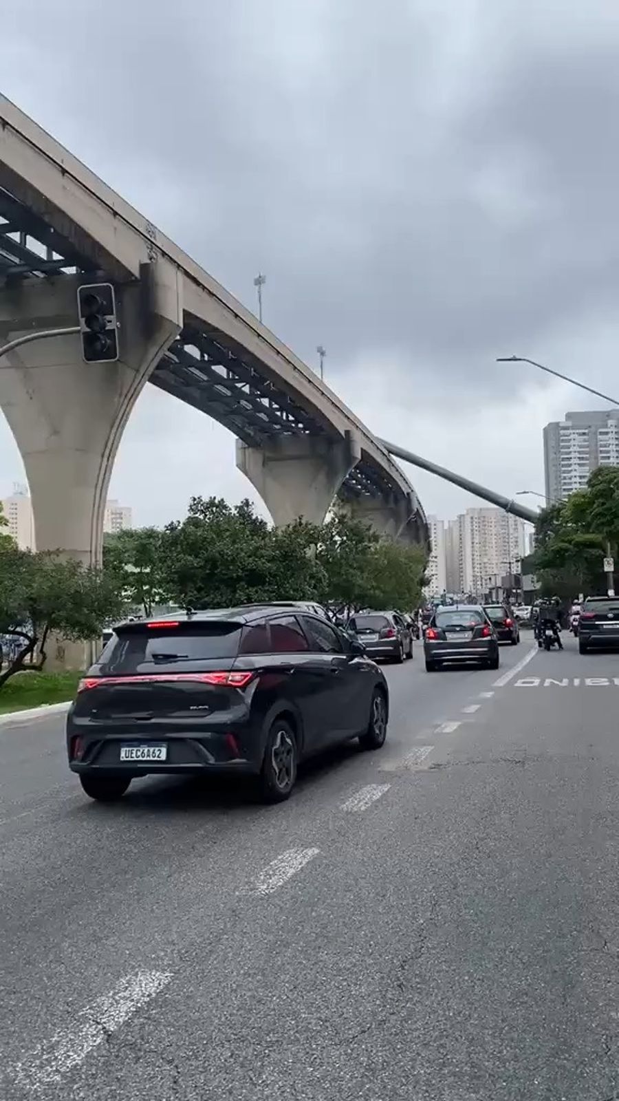 Train smashes crane that collapsed onto elevated tracks in São Paulo