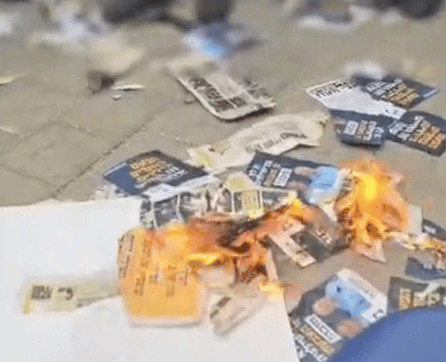 Dozens of Young Chareidim Attack HaTzibur HaChareidi Activists in Modiin Illit, Torch Campaign Materials