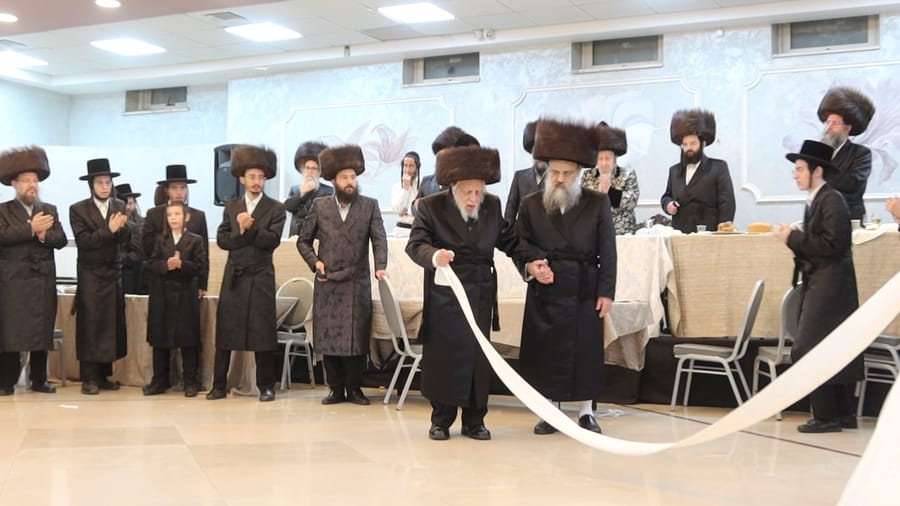 The Kopyczynitzer Rebbe at the mitzvah tantz | Photo: A. Shtul