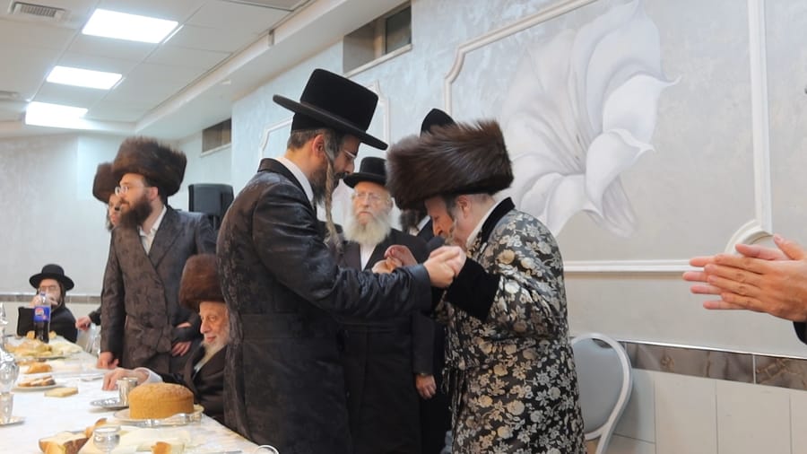 The Skverer and Zvhiller Rebbes dancing | Photo: A. Shtul