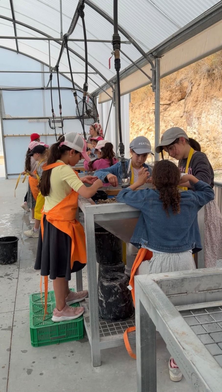 Dirt sifting and pottery washing center in Shavei Shomron
