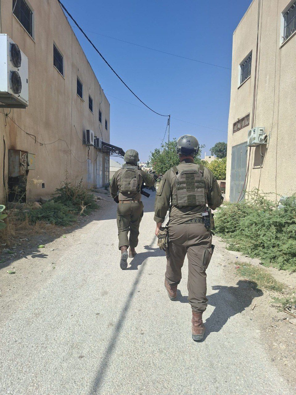 IDF soldiers search for the terrorist