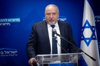 Liberman: "Netanyahu will resign before a war starts in the north"