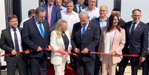 Netanyahu cut the ribbon: the light rail is on its way