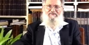 Rare: Rabbi Neria ztz"l performing the Yom Kippur piyyutim