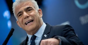 Shamelessly: Lapid supports activists who disrupted prayers.