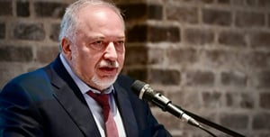 Lieberman: Humanitarian Aid must be Conditioned on Visiting the Abductees