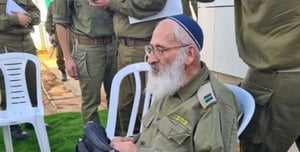 Rabbi Shlomo Aviner in uniform.