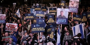 Thousands of Protesters in Jerusalem: "No Stopping Until Victory"