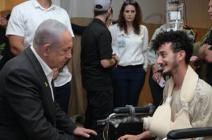 Prime Minister Netanyahu visits wounded soldiers during Independence Day
