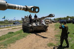 Druze families visit an IDF military weapons and equipment showcase near the Druze village of Buqata, Golan Heights.  April 24, 2023. 