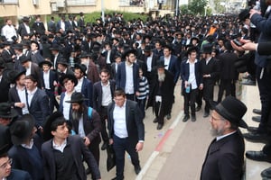 Ultra-Orthodox at the funeral of Rabbi Chaim Kanievsky