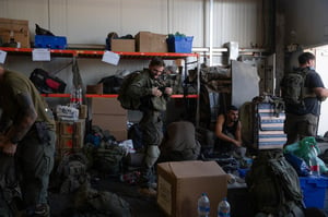 Troops preparing to fight in Lebanon.