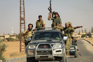 Syrian rebels arrive in Hama - Bashar al-Assad's army collapsing 