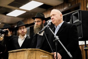 Yoav Gallant thanks Chabad Shulchim at the annual Chabad Kinnus