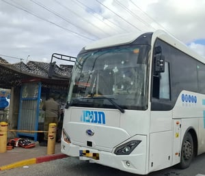 Bus attacked in Samaria