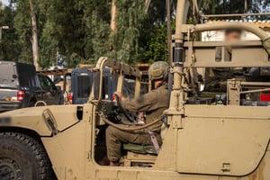 Paratroopers preparing to enter Syria