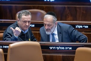 Defense Minister Katz and Shas leader Aryeh Deri.