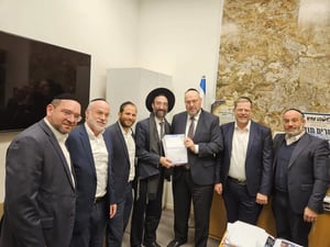 Leizer Rauchberger with the gabaim of the shul and the agreement which was signed