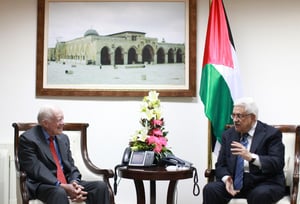 Former US President Jimmy Carter meets with Palestinian President Mahmoud Abbas