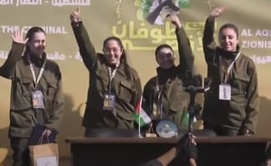 4 IDF observers in cynical Hamas 'ceremony'