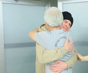 WATCH: Hostage Keith Siegel embraces his family – for the first time in 484 days