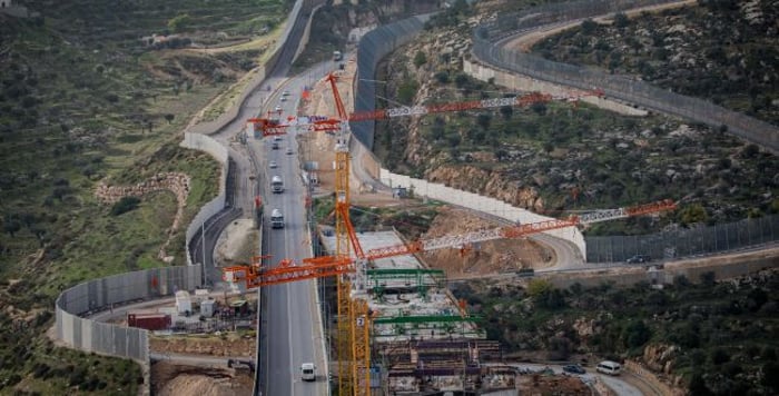 Residents of Gush Etzion pay attention: the Kvish HaMinharot ("Tunnels Road") is expected to be blocked