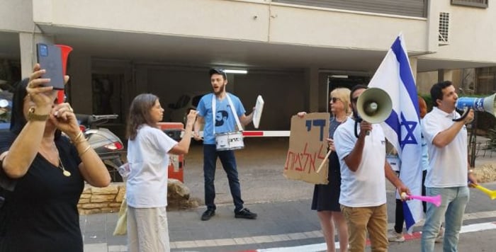 "Dangerous to the public": protest against the protester from Jerusalem