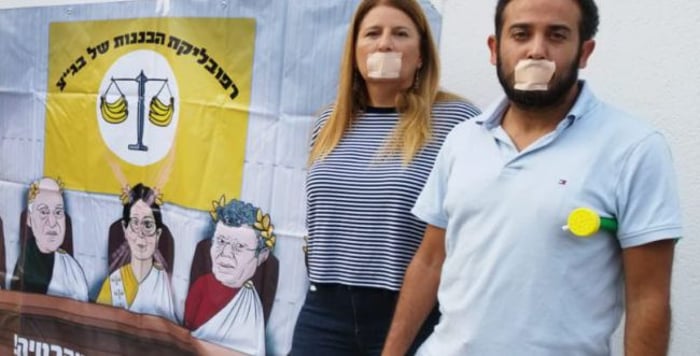 "Unimaginable choking silence": protest in front of Hayut's house