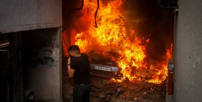 Night battles in Nablus: An officer and 3 soldiers injured by an explosive device