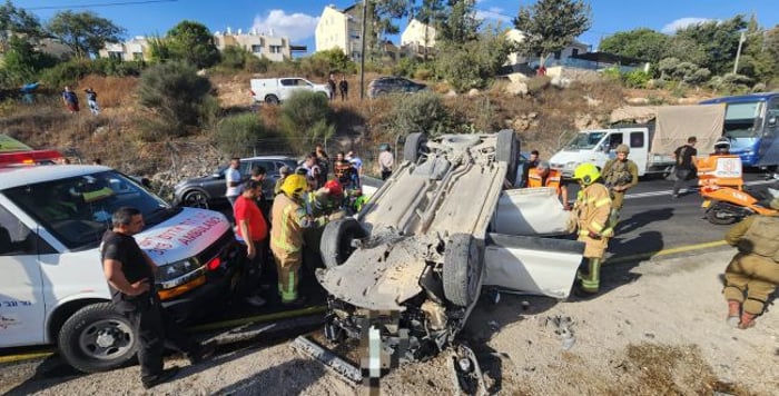 Trapped in a car rollover in Gush Etzion; Watch the footage from the scene