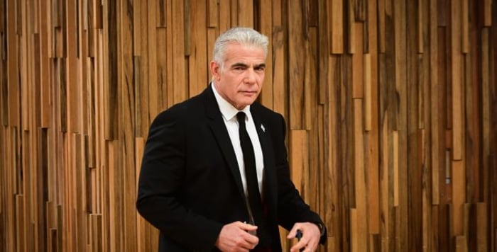 Lapid makes a U-turn: "Don't disrupt prayers"