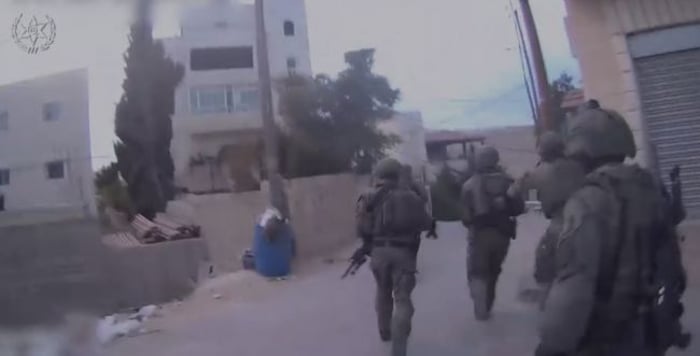 An undercover force raided the homes of wanted men in Hizme | Watch