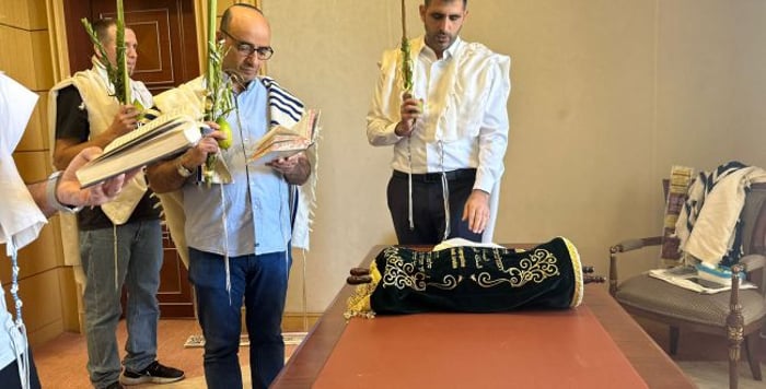 In prayer and with a lulav: Minister Karhi and the delegation in Saudi Arabia