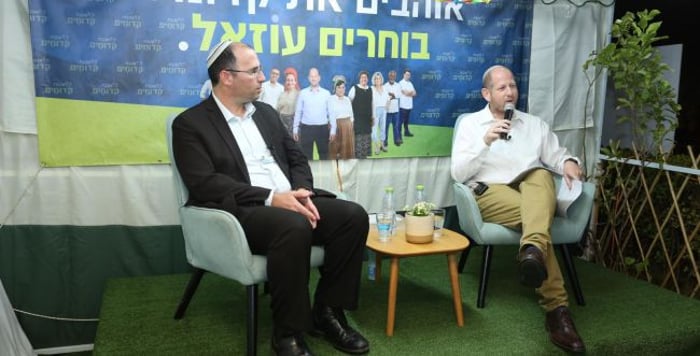 Simcha Rothman in Ozel Vatik's house