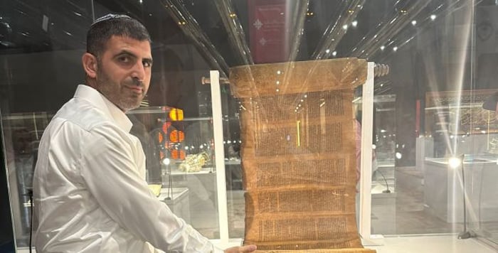 Shlomo Karhi with the Torah book