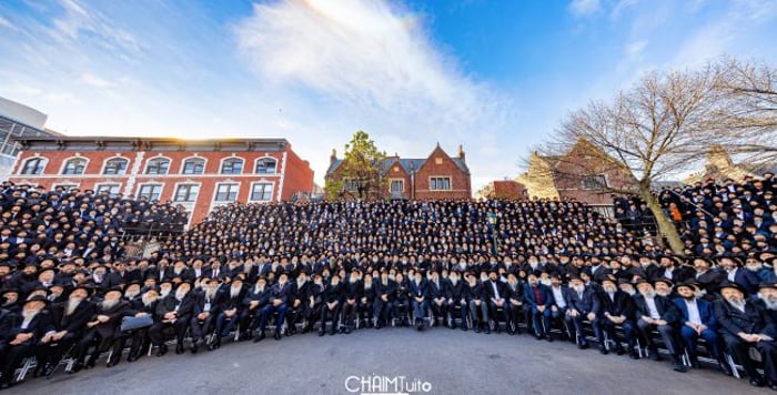 The traditional picture at the Beit Midrash of the Lubavitcher Rebbe