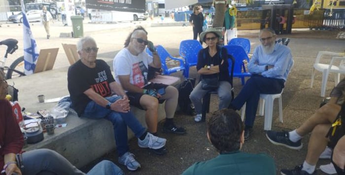 Rabbi David Stav visits captives' families in Tel Aviv encampment.