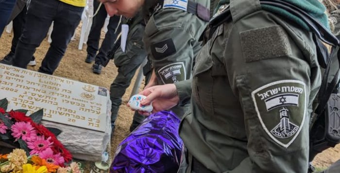 The Midrasha Girls Visited the Grave of the Fallen Soldier