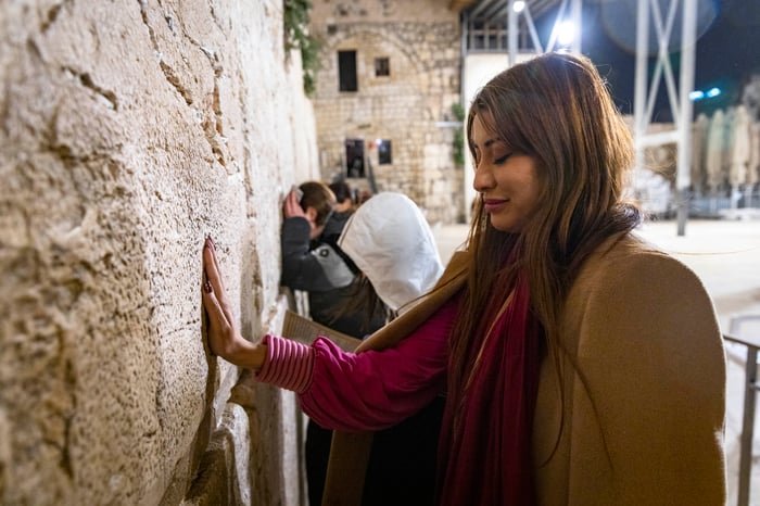 Sarah Idan at the Western Wall, archive