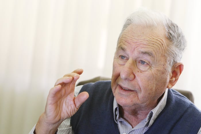 Prominent Israeli Jurist Amnon Rubinstein Passes Away at 92