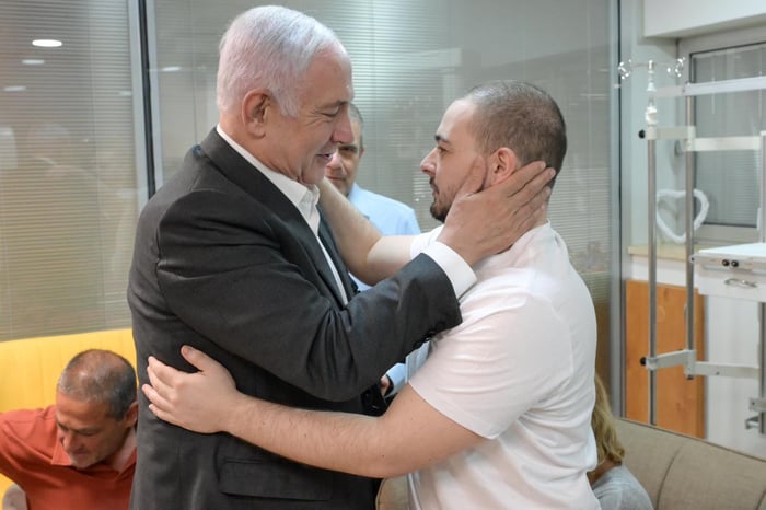 Netanyahu meets with the rescued hostages.