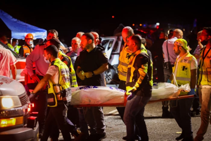 Medics and police forces at the scene of a serious accident in the northern Galilee, September 29, 2021. 