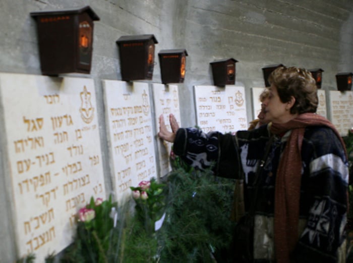 A memorial ceremony to comemorate the death of IDF soldiers at the Mount Herzl cemetery in Jerusalem 