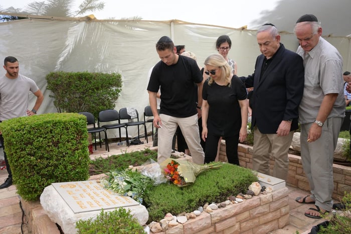 Prime Minister Binyamin Netanyahu at his brother Yoni's grave.